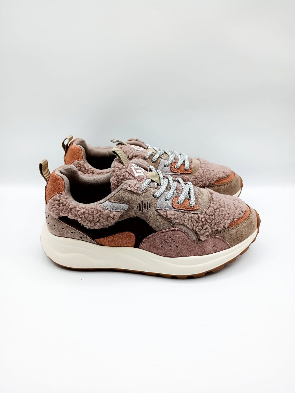 SNEAKERS GOLD